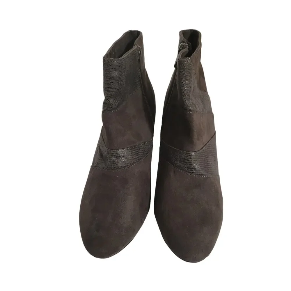 Karen Scott Women's Dark Grey/Brown Side Zip Ankle Bootie Heels Size 8